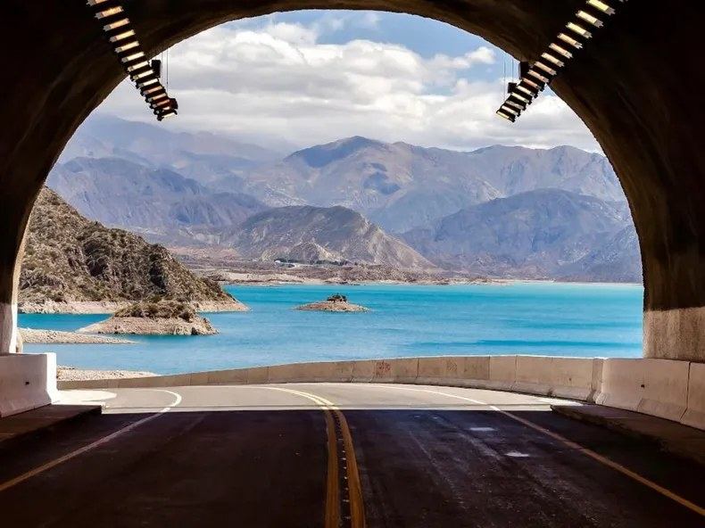 Dique Potrerillos visto desde el túnel